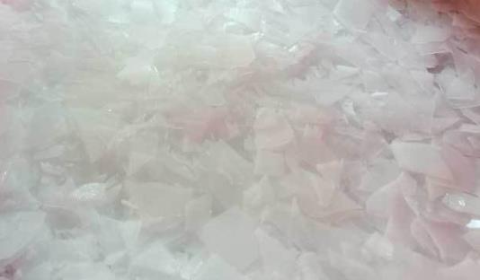 如果出現(xiàn)冰塊粘連，可能是因為制冰過程中水溫控制不當